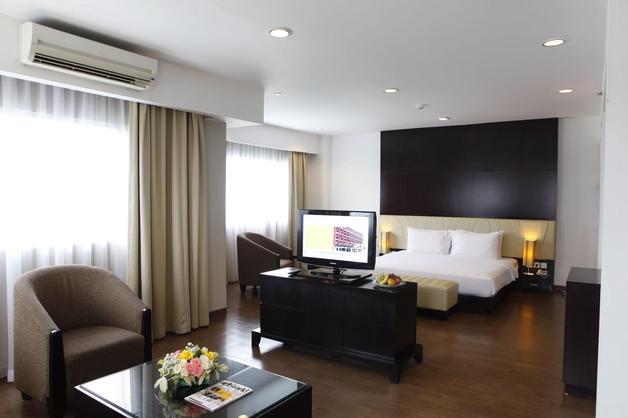 Hotel Santika Bogor Exteriör bild