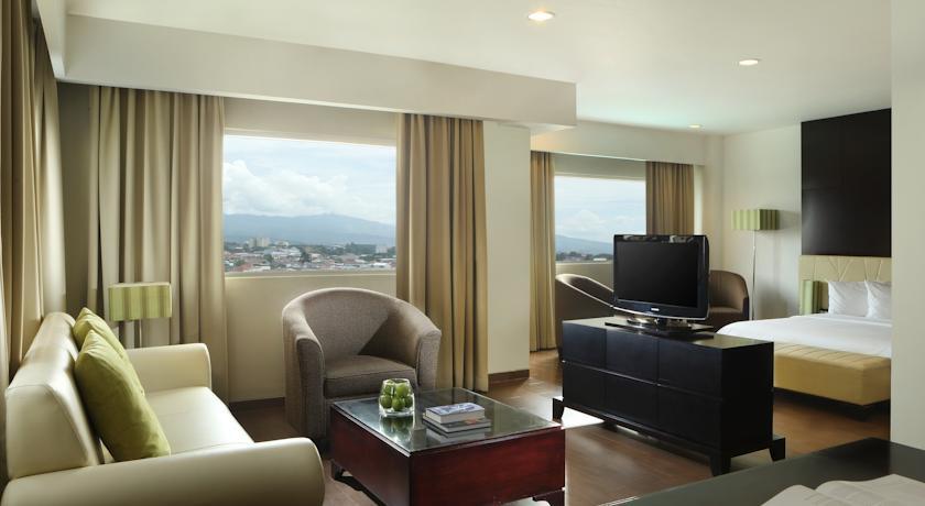 Hotel Santika Bogor Exteriör bild