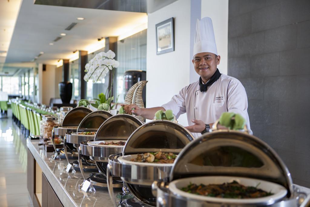 Hotel Santika Bogor Exteriör bild