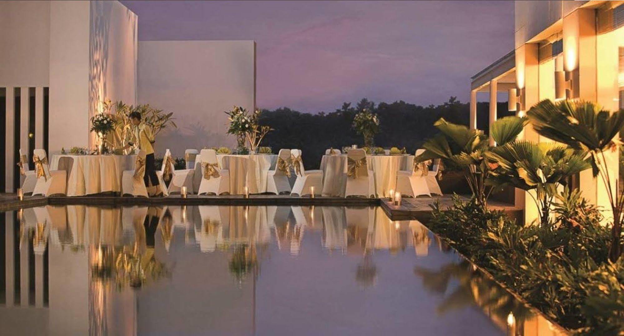 Hotel Santika Bogor Exteriör bild