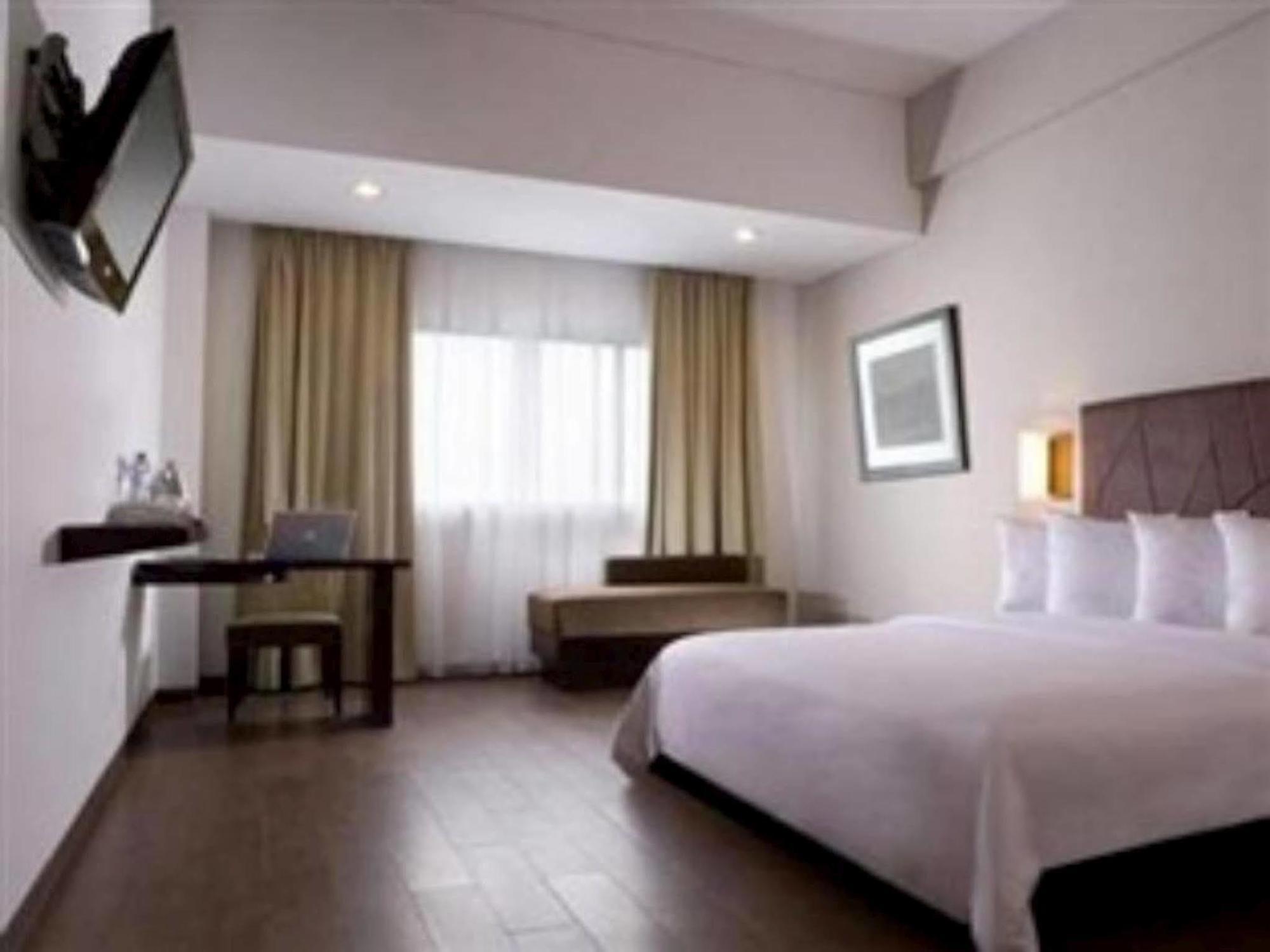 Hotel Santika Bogor Exteriör bild